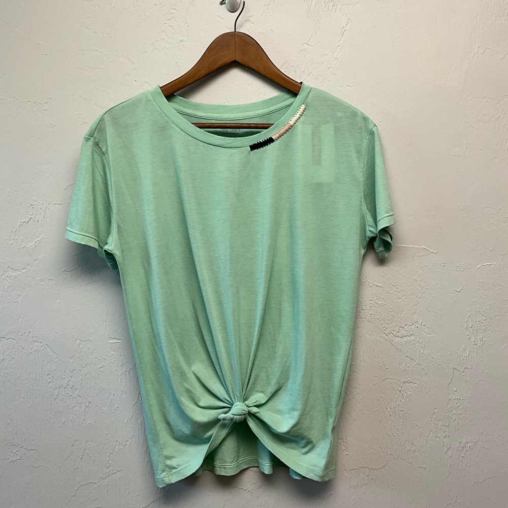 NWT True Craft Med. Knot Front Tee in Aqua